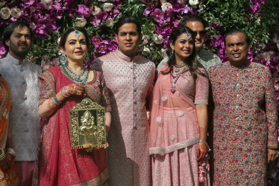 Mukesh Ambani'nin oğlu Anant Ambani'nin gösterişli düğünü: Rihanna eleştiri oklarının hedefinde