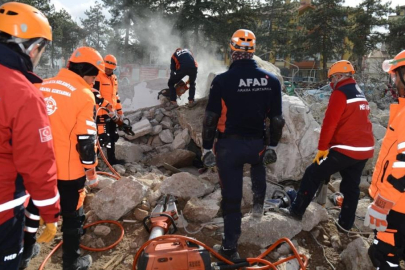 Isparta'da  yıkım çalışmaları devam eden okulda tatbikat gerçekleştirildi