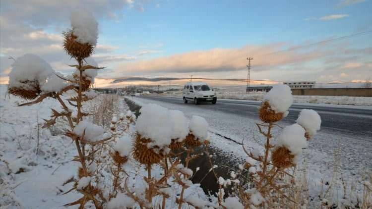 Sarıkamış’ta kar ve soğuk etkili oldu