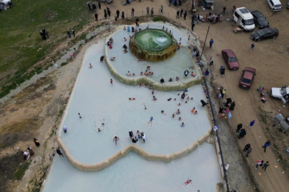 İnegöl'de doğal termal su kaynağı, binlerce kişinin ilgi odağı haline geldi