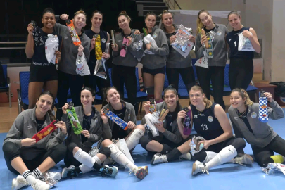 Çukurova'nın Sultanlarına çoraplı 8 Mart kutlaması