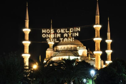 Eskişehir'de mahya geleneğinde 'Oruç Günahlara Kalkandır' ifadesi yer aldı