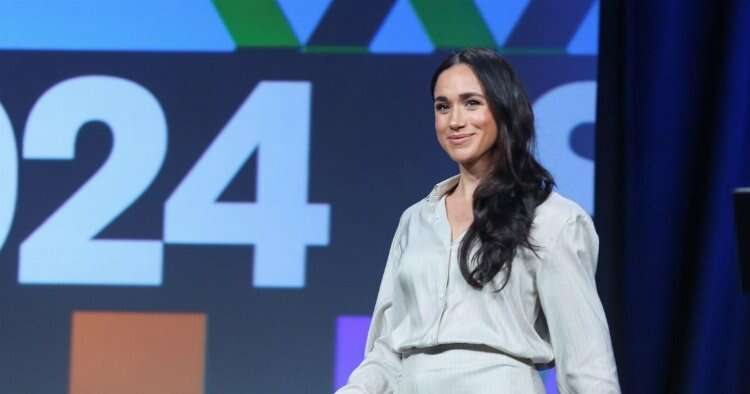 SXSW Panelinde Meghan Markle'ın Sarılma Girişimi Karşılıksız Kaldı