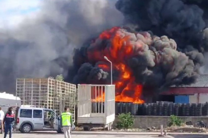Güngören’de tekstil fabrikasında yangın: Çatı alev alev yandı