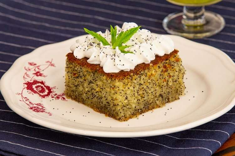 Peki lezzeti ve pratikliği ile gönlümüzde taht kuran “Revani Nasıl Yapılıyor?” sorunuzu duyar gibiyim. İşte Revani tatlısının tarifi…