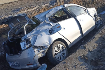 Ankara Akyurt'ta otomobil şarampole yuvarlandı