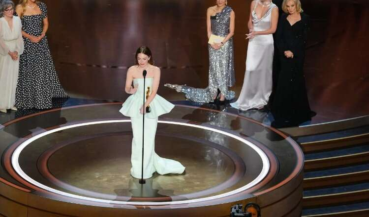 • En iyi kadın oyuncu: Emma Stone (Poor Things)