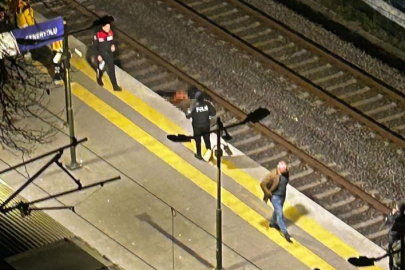 Kadıköy'de Marmaray istasyonunda bir kişi trenin altına atlayarak hayatını kaybetti