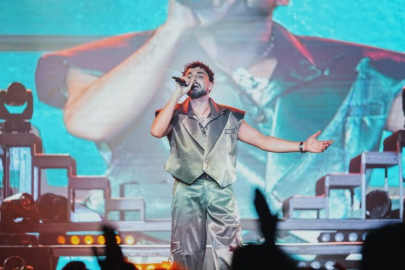 Sefo'dan konserinde 24 şarkılık yeni bir albüm müjdesi