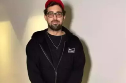 Doğu Demirkol'un Romantik Jesti: 'A' Harfiyle Dikkat Çeken Kolye