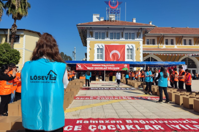 Lösev Adana’da “Koli Koli Mutluluk” dağıttı