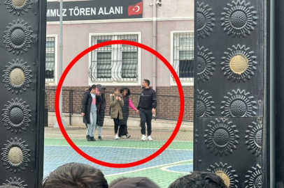 Bursa'da saati unutan 4 öğrenci, okulda mahsur kaldı ve camdan seslenerek kurtarıldı