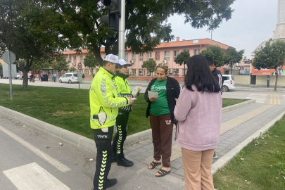 Adana'da yayalar bilgilendirildi