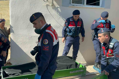 Antalya'da yalnız yaşayan adamın oğlu, babasının cansız bedenini yatağında buldu