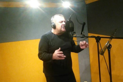 Kayseri'de Şarkıcı Metin Işık'ın Ailesiyle Silahlı Kavga: Görüntüler Ortaya Çıktı