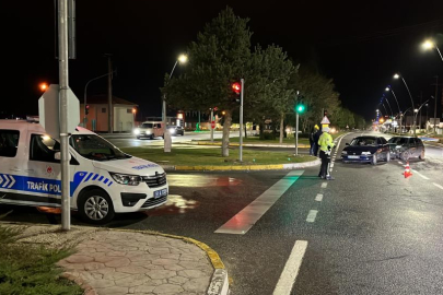 Bor İlçesi'nde kırmızı ışık ihlali kazaya yol açtı: 2 kişi yaralandı