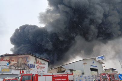 Ankara Yenimahalle’de mobilya fabrikasında yangın! Ekipler alevlere müdahale ediyor