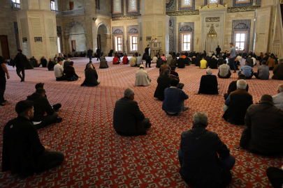 Adana'da 1490 camide vatandaşlar dolandırıcılık olaylarına karşı bilgilendirildi