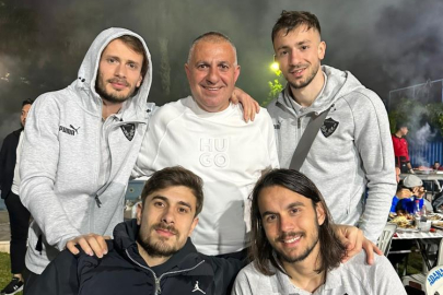 Adanalı Kebapçı, Y. Adana Demirspor ve Hatayspor'a hazırlık maçı sonrası 31 metrelik boru kebabı ikram etti