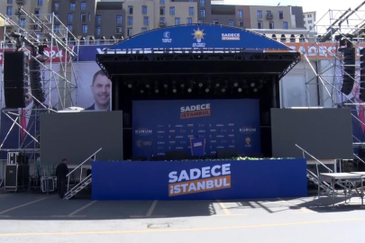 AK Parti İl Başkanlığı önünde sahne kuruldu