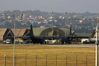 İncirlik Üssü karşısındaki binaya Usame bin Ladin pankartı astıkları iddiasıyla 2 kişi yakalandı