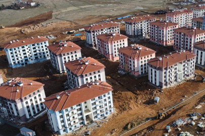 Adana'da depremzedelerin yüreklerini ısıtan afet konutları hizmete açıldı