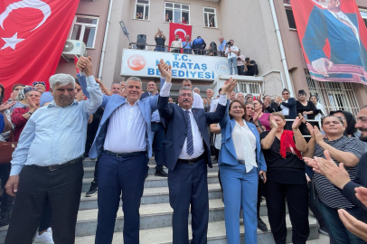 Karaisalı Belediye Başkanı Bekir Şimşek, mazbatasını aldı