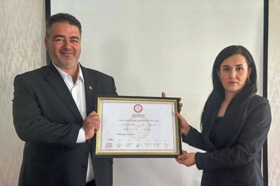 Aladağ Belediye Başkanı Kemal Özdemir, mazbatasını aldı