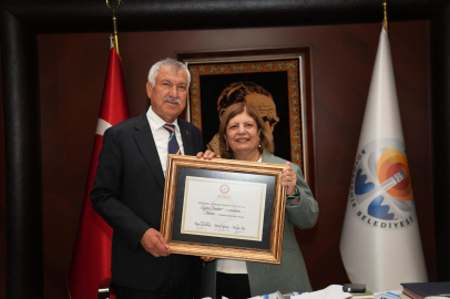 Zeydan Karalar'dan, eşi Nuray Karalar'a övgü