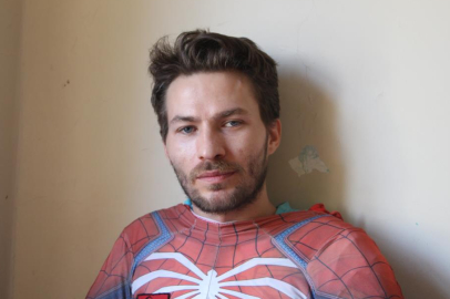 İskenderun'da örümcek adam kostümlü cami ziyareti olayını Ayaz Koç anlattı