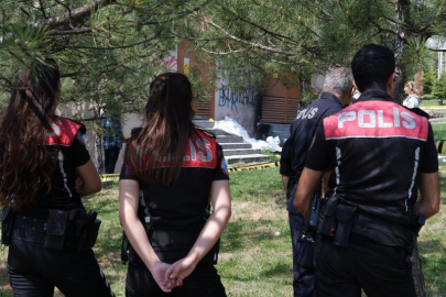 Boşanma aşamasındaki eşi tarafından öldürülen kadının daha önce de ayaklarından vurulduğu ortaya çıktı