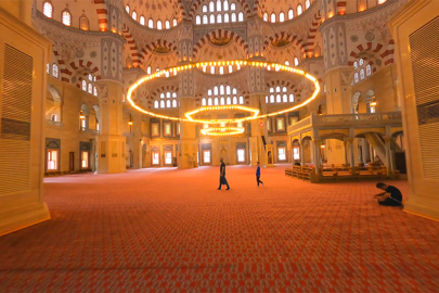 Adana Cuma Namazı Saati 15 Ağustos 2025 | Cuma Namazı Vakti ve Kılınışı