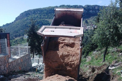 Toroslar Belediyesi, yol bakım ve onarım çalışmaları hız kesmeden devam ediyor