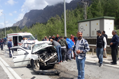 Burdur'da iki otomobilin çarpıştığı kazada 1 kişi öldü 7 kişi yaralandı