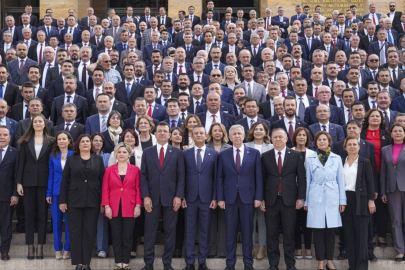 CHP Genel Başkanı Özgür Özel ve heyeti Anıtkabir'i ziyaret etti