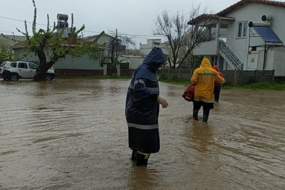 Erdek'te sağanak yağış su baskınlarına yol açtı