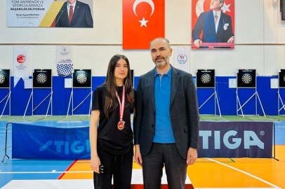 Adanalı sporcu Ecrin Buse Dural, Türkiye Dart Şampiyonası'nda üçüncü oldu