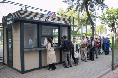 Mersin Büyükşehir Belediyesi, 3 çeşit yemeği 10 TL'den vatandaşlara sunmaya devam ediyor