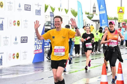 AB Türkiye Delegasyon Başkanı Büyükelçi Nikolaus Meyer Landrut, İstanbul Yarı Maratonu'na katıldı