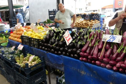 Kayseri semt pazarlarında ısınan havalara paralel olarak sebze fiyatları düştü