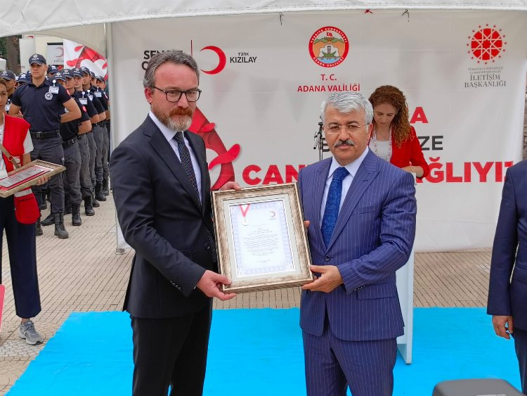 Adana'da Türk Kızılayı'nın öncülüğünde kan bağışı projesi başladı
