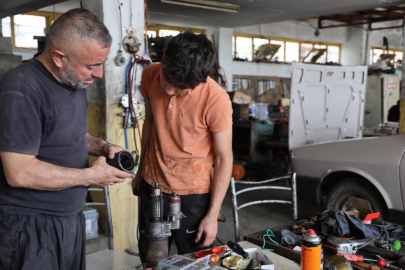 Kozan'da oto tamir ustaları: 1 Mayıs'ta da yoğun mesai