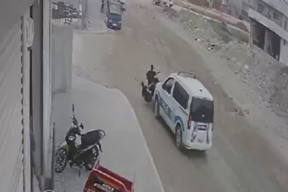 'Dur' ihtarına uymayan motosikletliyi, polis çarparak durdurdu