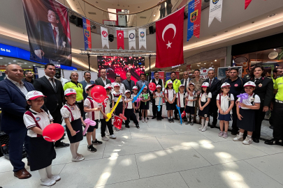İskenderun'da alışveriş merkezinde çocuklara ve ailelere trafik eğitimi verildi