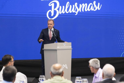 Mersin Büyükşehir Belediye Başkanı Vahap Seçer, yeni dönemde muhtarlarla buluştu