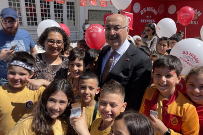 Adana Tren Garı'nda çocuklar 23 Nisan Ekspresi ile VR teknolojisiyle tanıştı