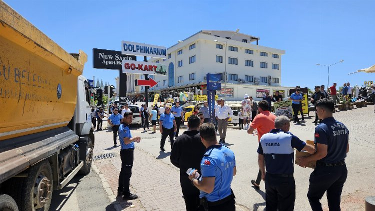 Antalya’nın Aksu ilçesinde turizmi olumsuz etkileyen yapı işgalleri kaldırılıyor