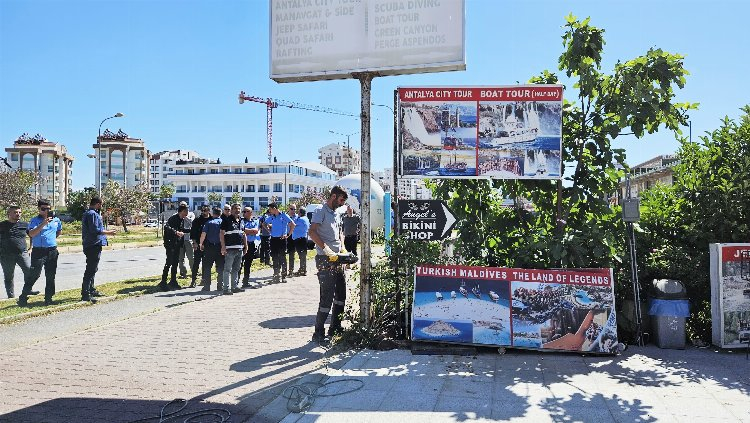 Antalya’nın Aksu ilçesinde turizmi olumsuz etkileyen yapı işgalleri kaldırılıyor