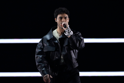 Eurovision'da şarkısını bileğindeki kefiye ile seslendirdi