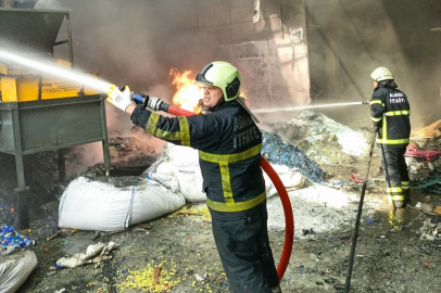 Adana Seyhan’da geri dönüşüm tesisinde yangın